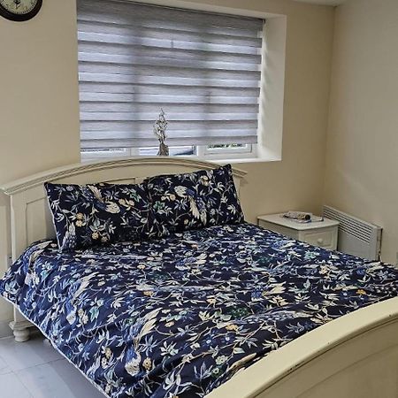 Cozy Studio Near To Tube Station Redbridge Exterior foto